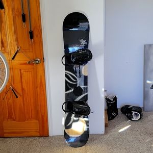 143 Flow Snowboard